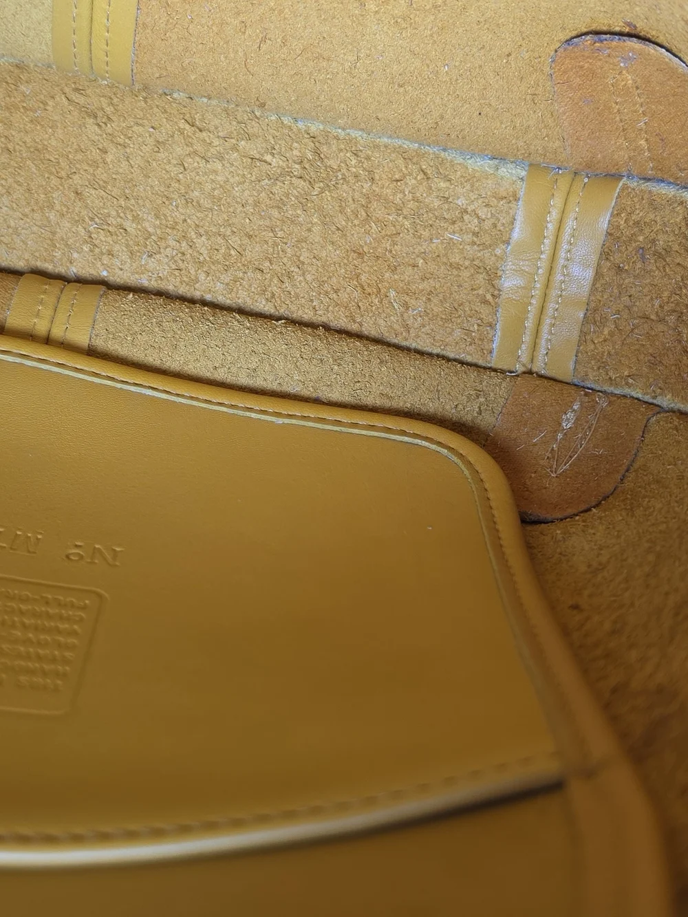 Vintage Coach Ergo Zip 9025 Yellow Glove-Tanned Leather Shoulder Bag – 1997 USA
